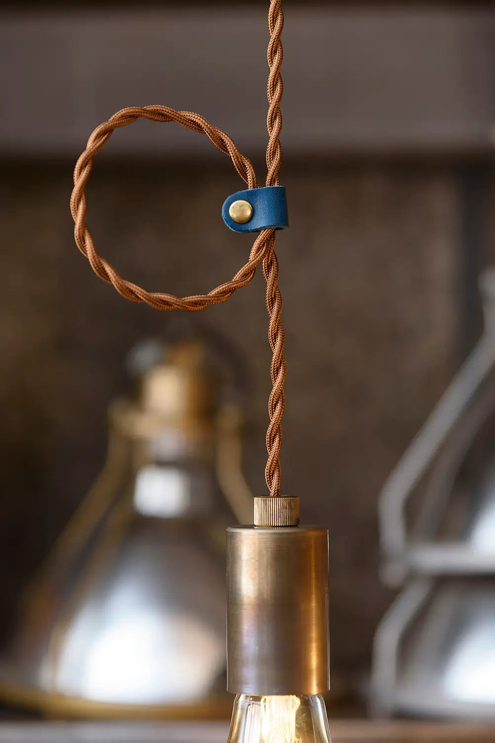 ABURI LEATHER CLIP