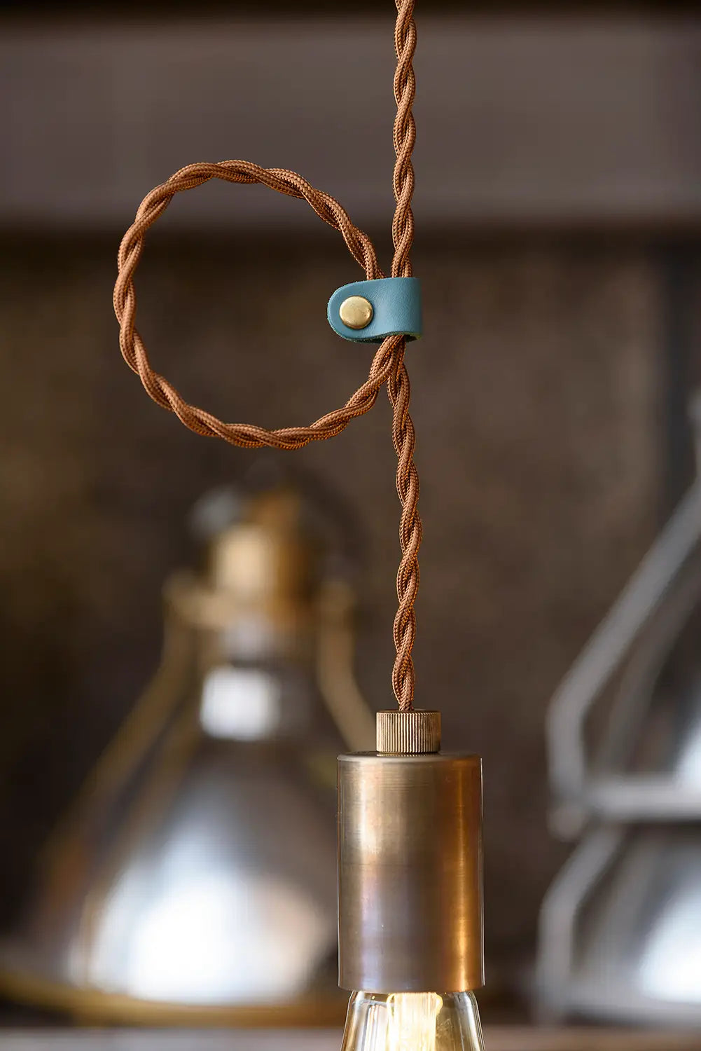 ABURI LEATHER CLIP