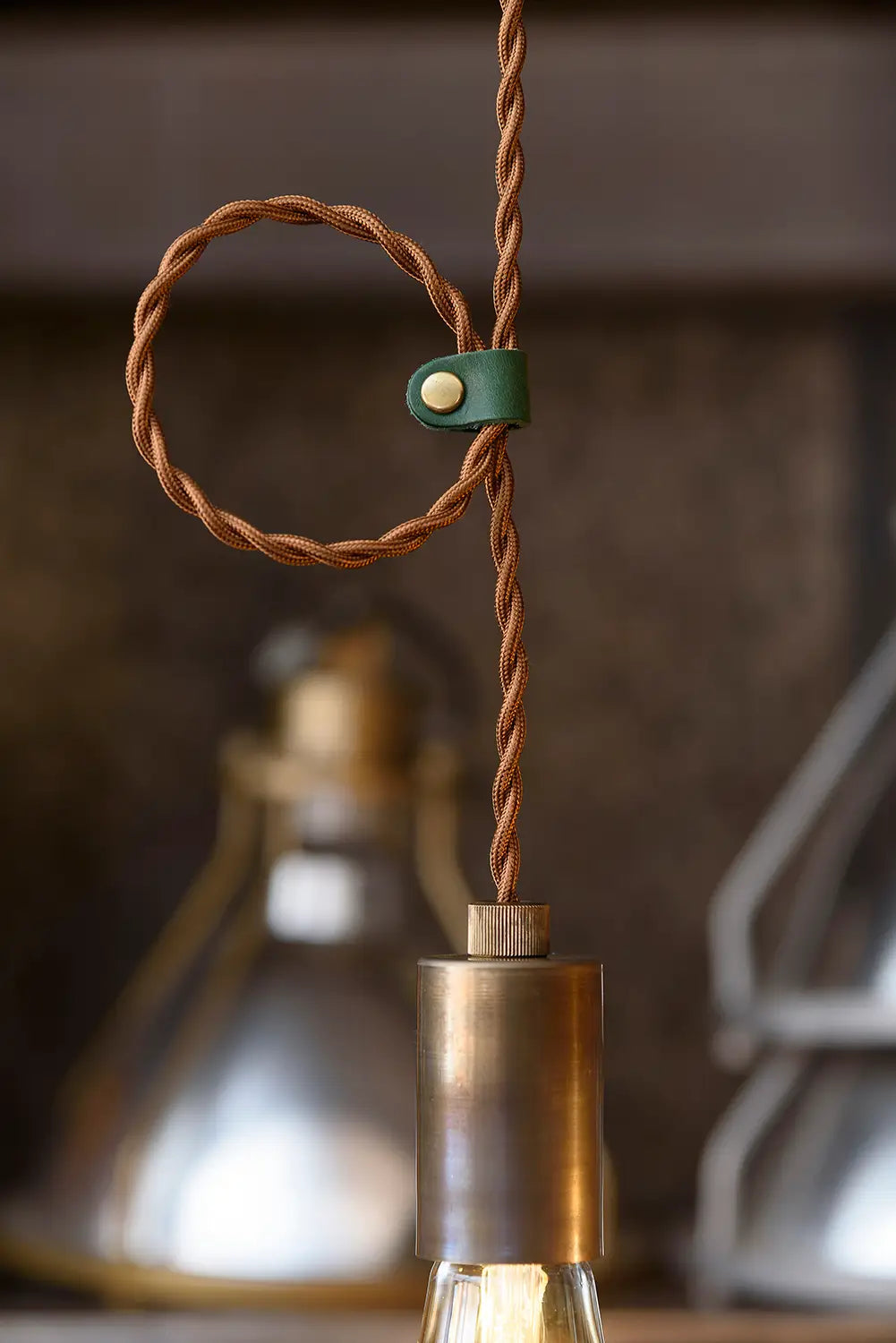 ABURI LEATHER CLIP