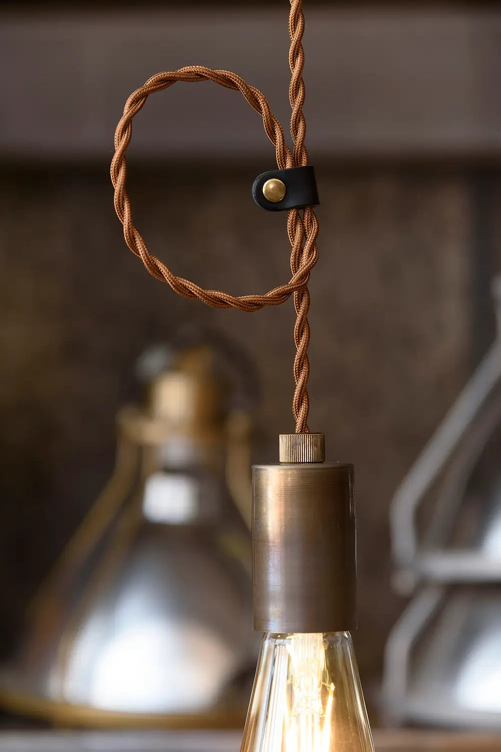 ABURI LEATHER CLIP